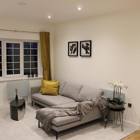 Luxury 2 Bed Apartment In The Heart Of Rochester Rochester  Exterior photo