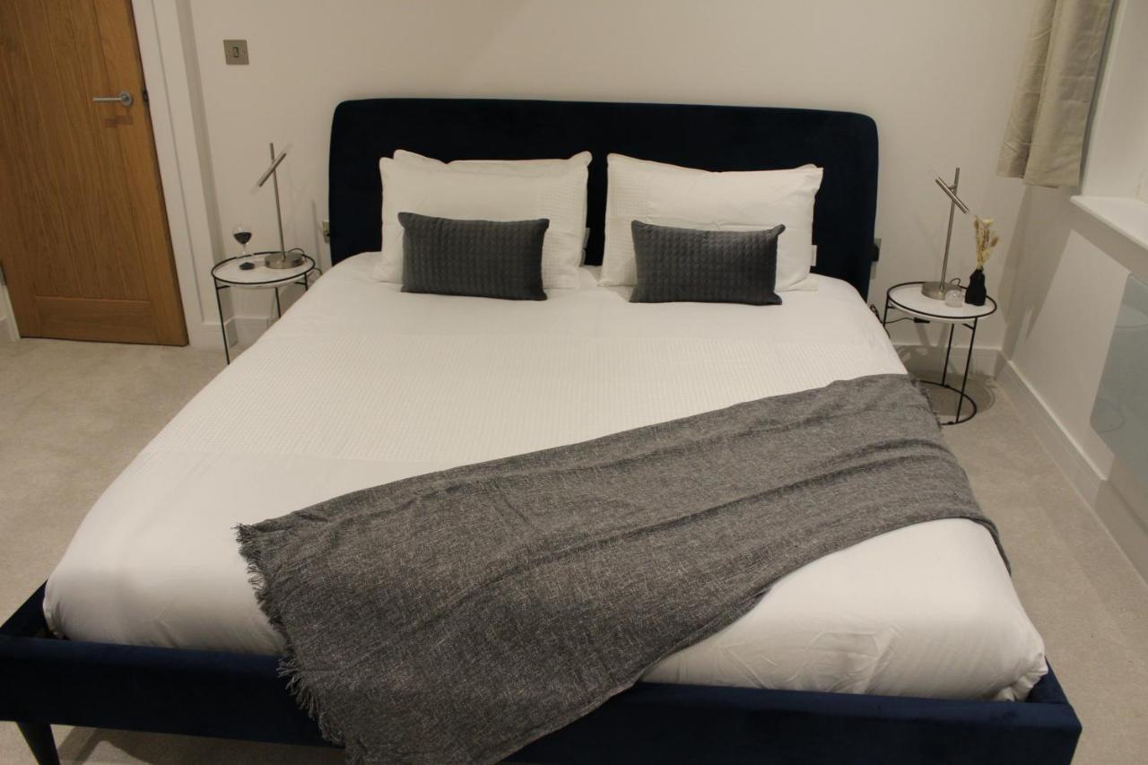 Luxury 2 Bed Apartment In The Heart Of Rochester Rochester  Exterior photo